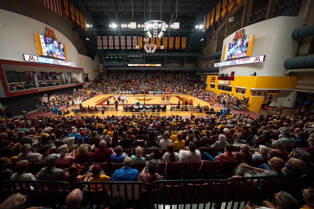 #9 Gopher volleyball rolls past Indiana