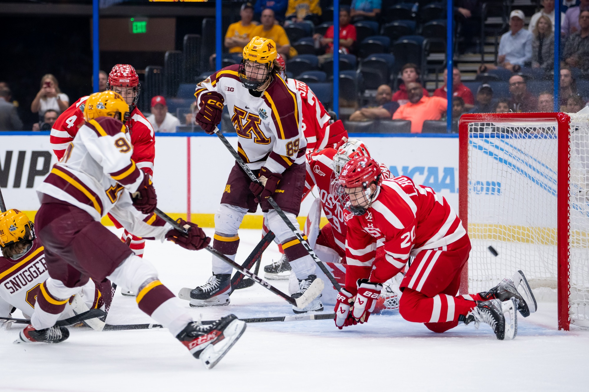 Gopher hockey star changes mind, signs with NHL
